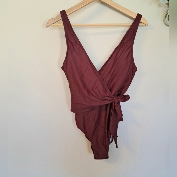 WOMEN'S Cupshe Maroon One Piece Swimsuit Small - Picture 2 of 6